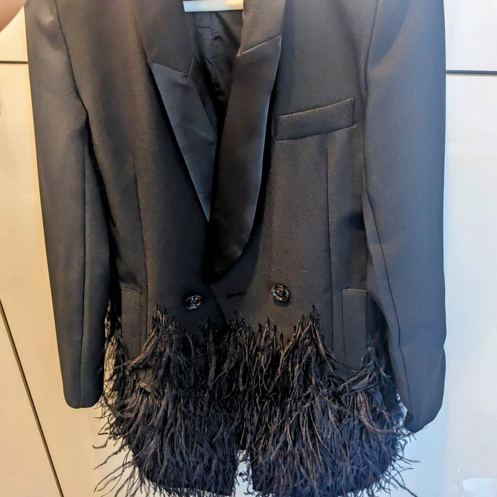 New black gorgeous women's blazer with ostrich fur trim